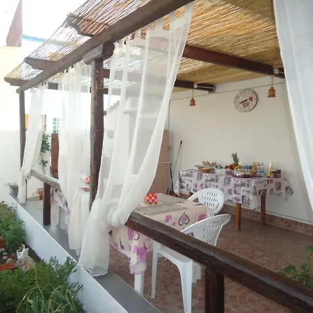 Couette-café Dania Assemini
